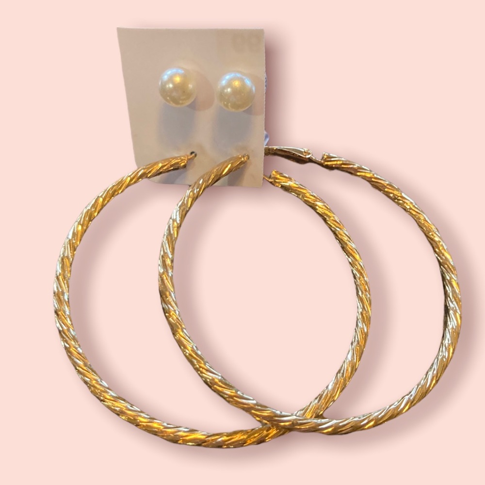 2 Pairs of Earrings
